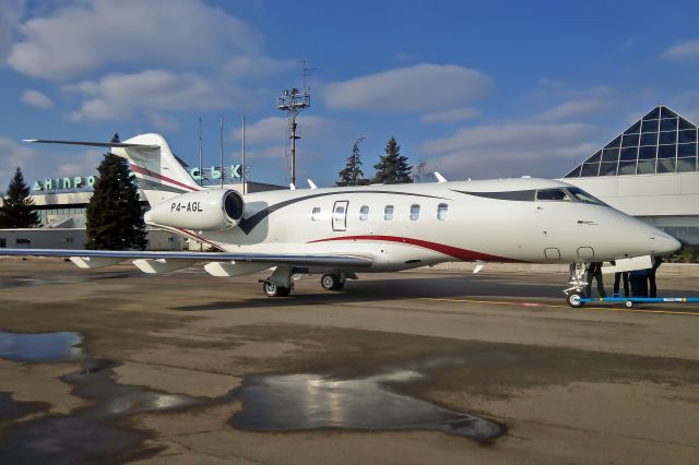 Bombardier Challenger 300 (P4-AGL)