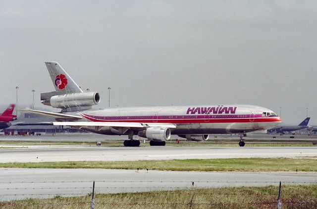 McDonnell Douglas DC-10 (N129AA) - KSFO - Hawaiian DC-10 transitioning to the taxiway to 28L for Departure to PHNL - date apprx at 12/2000. Some of my last pictures at the Millbrae Airpark pre 9/11.