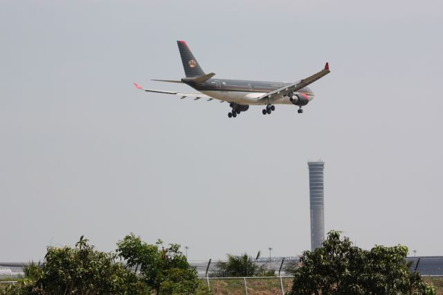 Embraer 170/175 (JY-AIE)