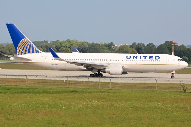 BOEING 767-400 (N648UA)