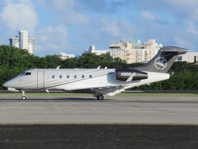 Bombardier Challenger 300 (N302JE)