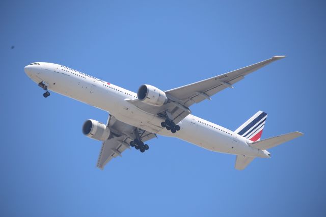 BOEING 777-300ER (F-GSQL)