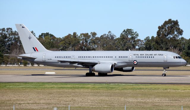 Boeing 757-200 (ANZ7571) - Taxiing for Departure