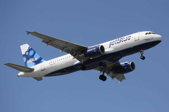 Airbus A320 (N636JB) - JetBlue Flight 341 (N636JB) "All Wrapped Up In Blue" arrives at Sarasota-Bradenton International Airport following a flight from John F Kennedy International Airport