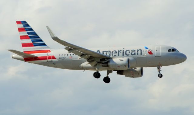 Airbus A319 (N90024)
