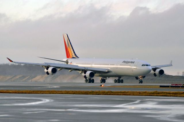 Airbus A340-300 (RP-C3438)