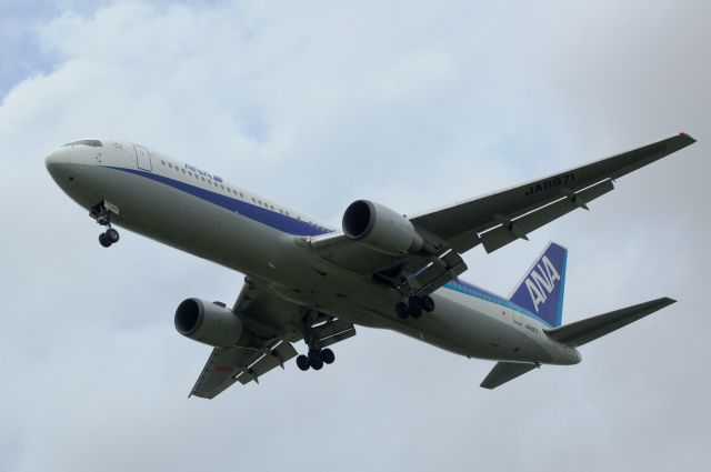 BOEING 767-300 (JA8971) - 2013-09-11