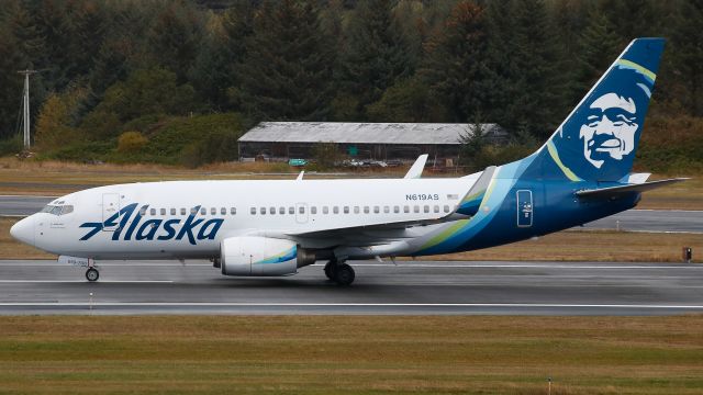 Boeing 737-700 (N619AS) - Alaska Airlines ASA89/AS89 from Anchorage (PANC/ANC) taxis down runway 26 after a runway 1 landingbr /Reg: N619ASbr /Type: Boeing 737-790--B737--73Gbr /MSN: 30164br /Photo date: 9-28-24br /Upload date: 12-9-24