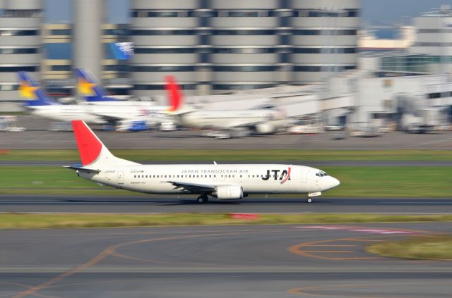 BOEING 737-400 (JA8597)