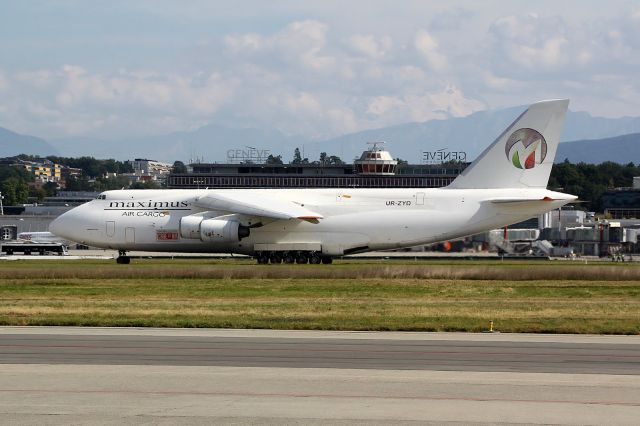 Antonov An-124 Ruslan (UR-ZYD)