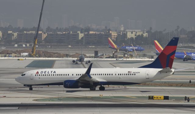 Boeing 737-900 (N836DN) - Taxiing to gate at LAX