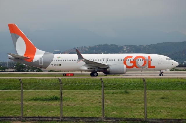 Boeing 737-700 (PS-GPN)