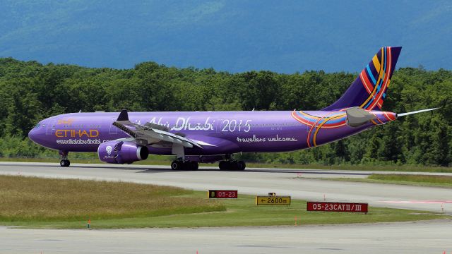 Airbus A330-300 (A6-AFA)