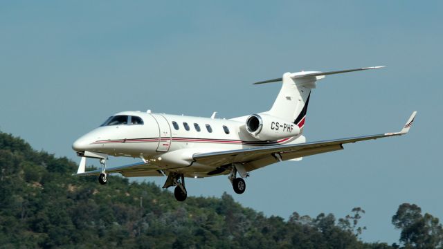 Embraer Phenom 300 (CS-PHF)