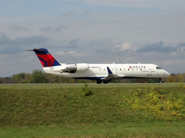 Canadair Regional Jet CRJ-200 (N800AY)