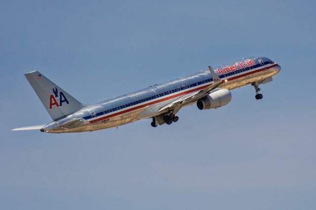 Boeing 757-200 (N181AN)