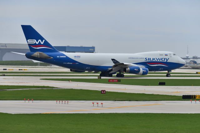 Boeing 747-400 (4K-SW888) - 05-06-22 10-C