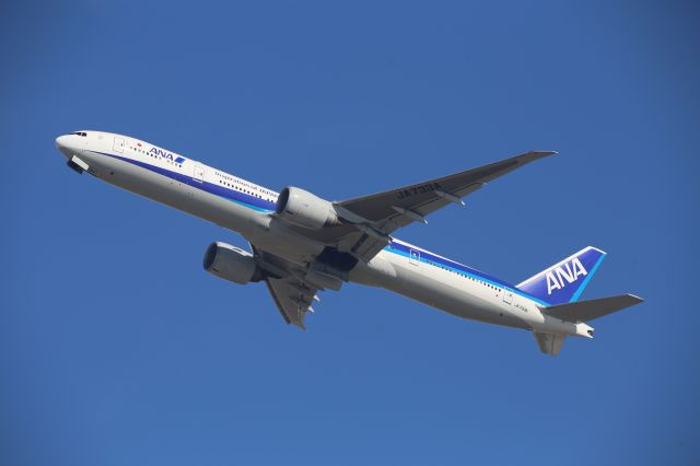 BOEING 777-300ER (JA733A)