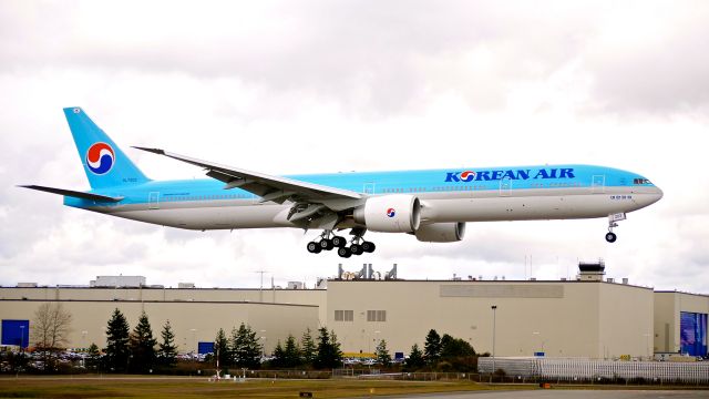 BOEING 777-300 (HL7203) - BOE480 on final to Rwy 16R to complete a B3 flight from KPDX on 3.5.18. (ln 1543 / cn 60378). The aircraft was returning to KPAE after painting. 