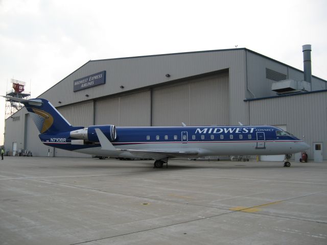 Canadair Regional Jet CRJ-200 (N710BR)