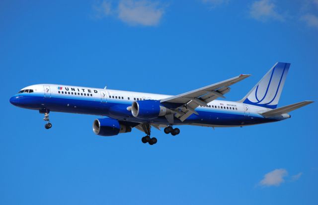 Boeing 757-200 (N514UA) - United Airlines Boeing 757-222 N514UA (cn 24839/305)  Las Vegas - McCarran International (LAS / KLAS) USA - Nevada, February 21, 2010 Photo: Tomas Del Coro