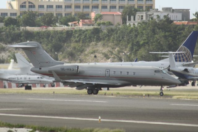 Bombardier Challenger 300 (OE-HVJ)