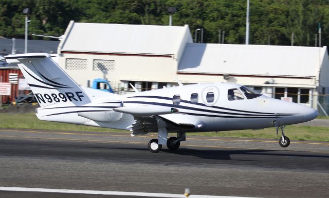 Eclipse 500 (N989RF)