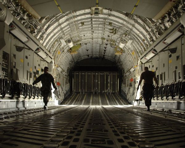 Boeing Globemaster III — - C-17 being prepared to be loaded. Incirlik AB, Turkey