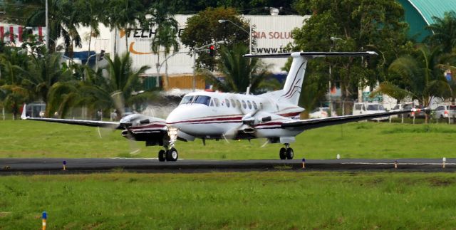 APF2888 — - HP-2888 - Beechcraft B300 King Air 350