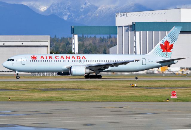 BOEING 767-300 (C-FCAB)