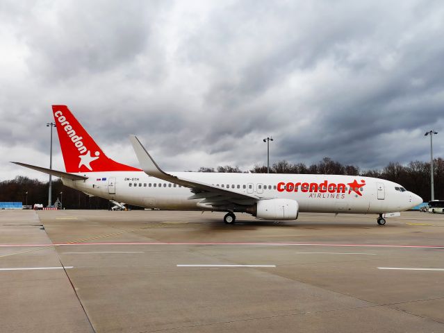 Boeing 737-800 (OM-GTH)