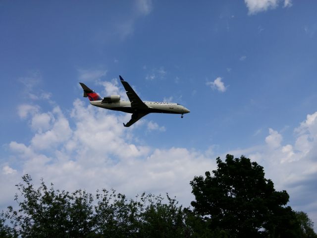 Canadair Regional Jet CRJ-200 —