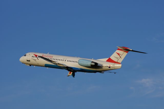 Fokker 100 (OE-LVB)