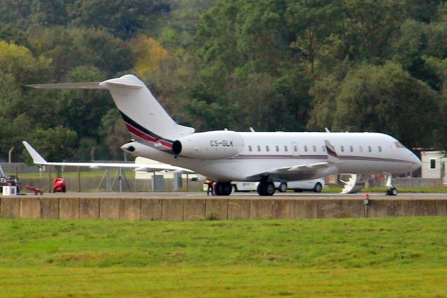 Bombardier Global Express (CS-GLK) - NetJets Europe Global 6500 parked on the ramp on 26-Sep-23 prior to departure for EDDH as NJE646E.