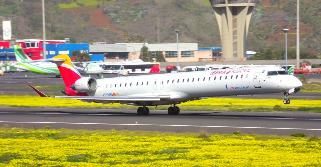 Bombardier CRJ-1000 (EC-MNQ)