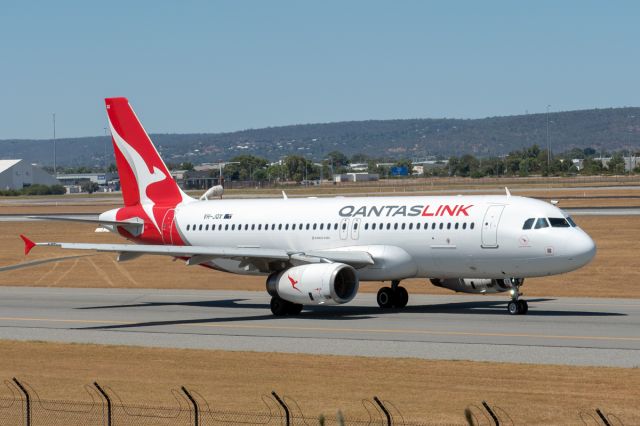 Airbus A320 (VH-JQX) - A320-200 sn 2197. QantaslLink VH-JQX named Wreath Flower rwy 03 YPPH 03 February 2023