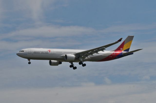 Airbus A330-300 (HL7794)