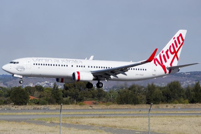 Boeing 737-800 (VH-VUZ) - About to put down on runway 05. Friday 19th April 2013.