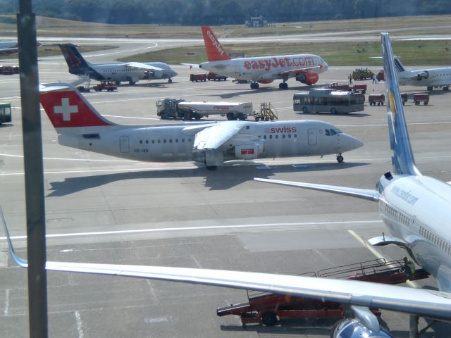 de Havilland Dash 8-400 (HB-IXS)