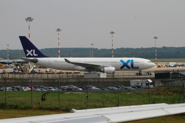 Airbus A330-200 (CS-TQP)