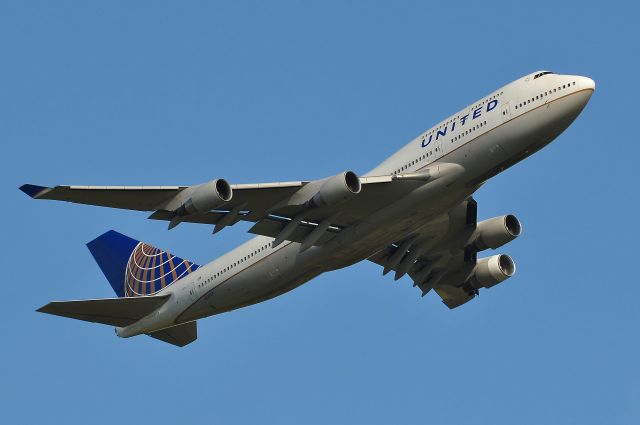 Boeing 747-400 (N127UA)