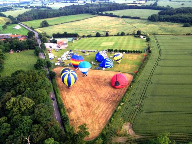 — — - Bedale Balloon meet