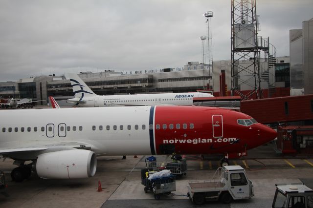 Boeing 737-800 (EI-FJN) - 10/15/15  At Arlanda T5, Aegean A322 SX-DYK to the rear