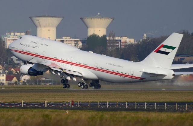 Boeing 747-400 (A6-MMM) - 13/04/2013br /Take-off piste 25 for Dubaï