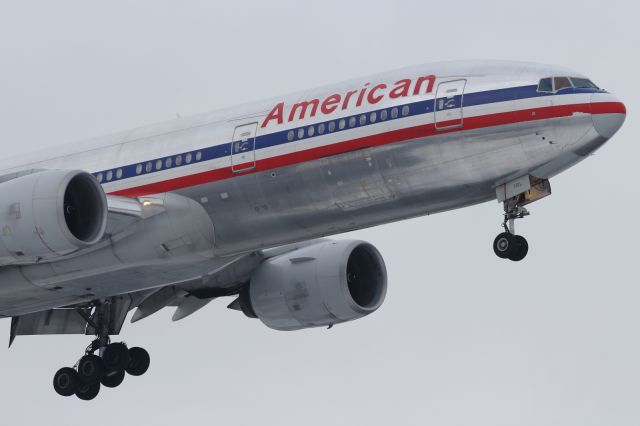 Boeing 777-200 (N752AN) - Landing on runway 09L at LHR.