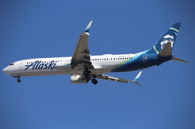 Boeing 737-900 (N224AK)