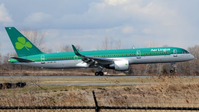 Boeing 757-200 (EI-LBS) - Aer Lingus flight 115/11J, the first ever scheduled Aer Lingus aircraft to fly to Philadelphia. Photo taken March 25th with a Nikon D7100.