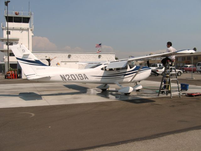 Cessna Skylane (N2019A) - In the wash bay