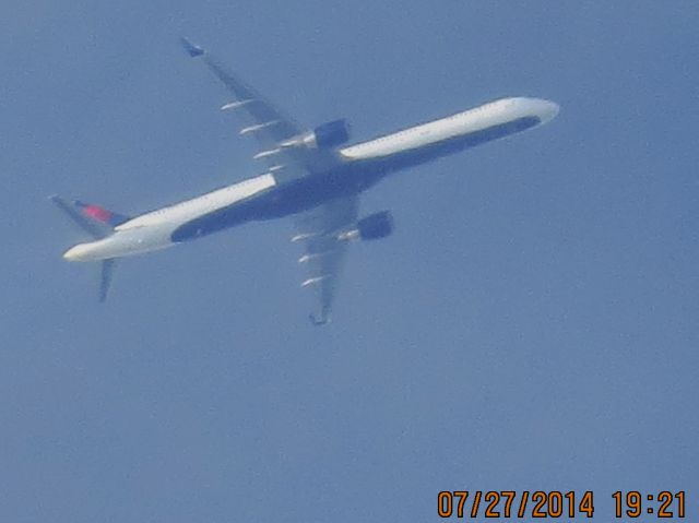 BOEING 757-300 (N587NW) - Delta Air Lines flight 898 from SFO to ATL over Baxter Springs KS (78KS) at 35k feet.