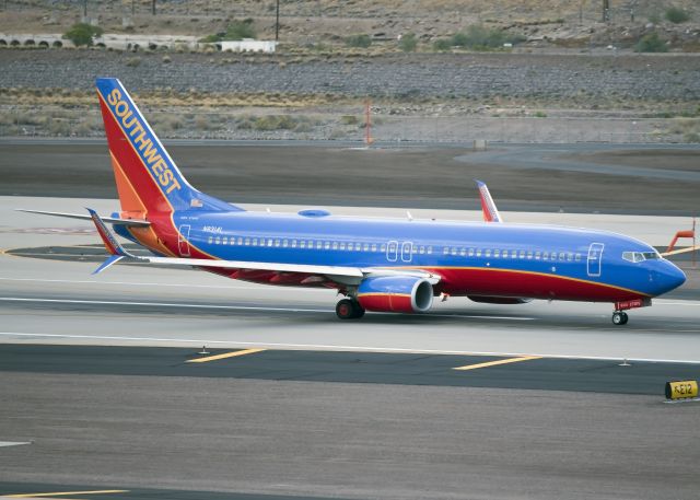 Boeing 737-800 (N8314L)